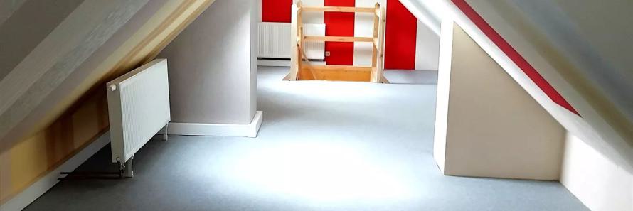 Blick in das Zimmer Dachboden