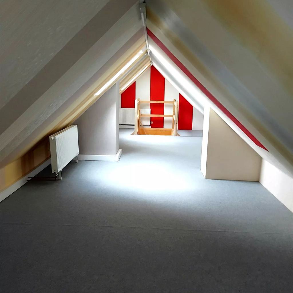 Blick in das Zimmer Dachboden