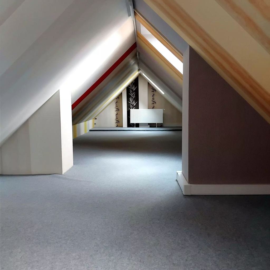Blick in das Zimmer Dachboden